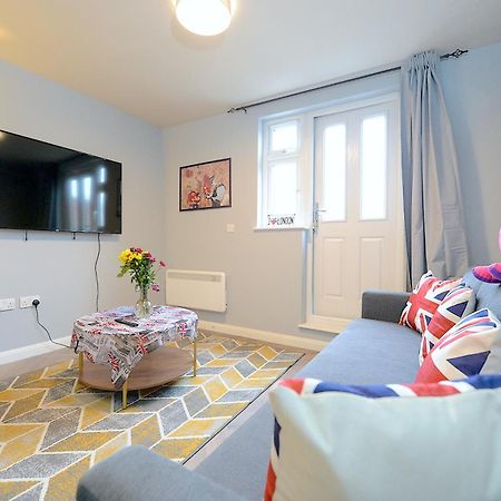 شقة 2 Bed Terraced Flat Piccadilly Line لندن المظهر الخارجي الصورة