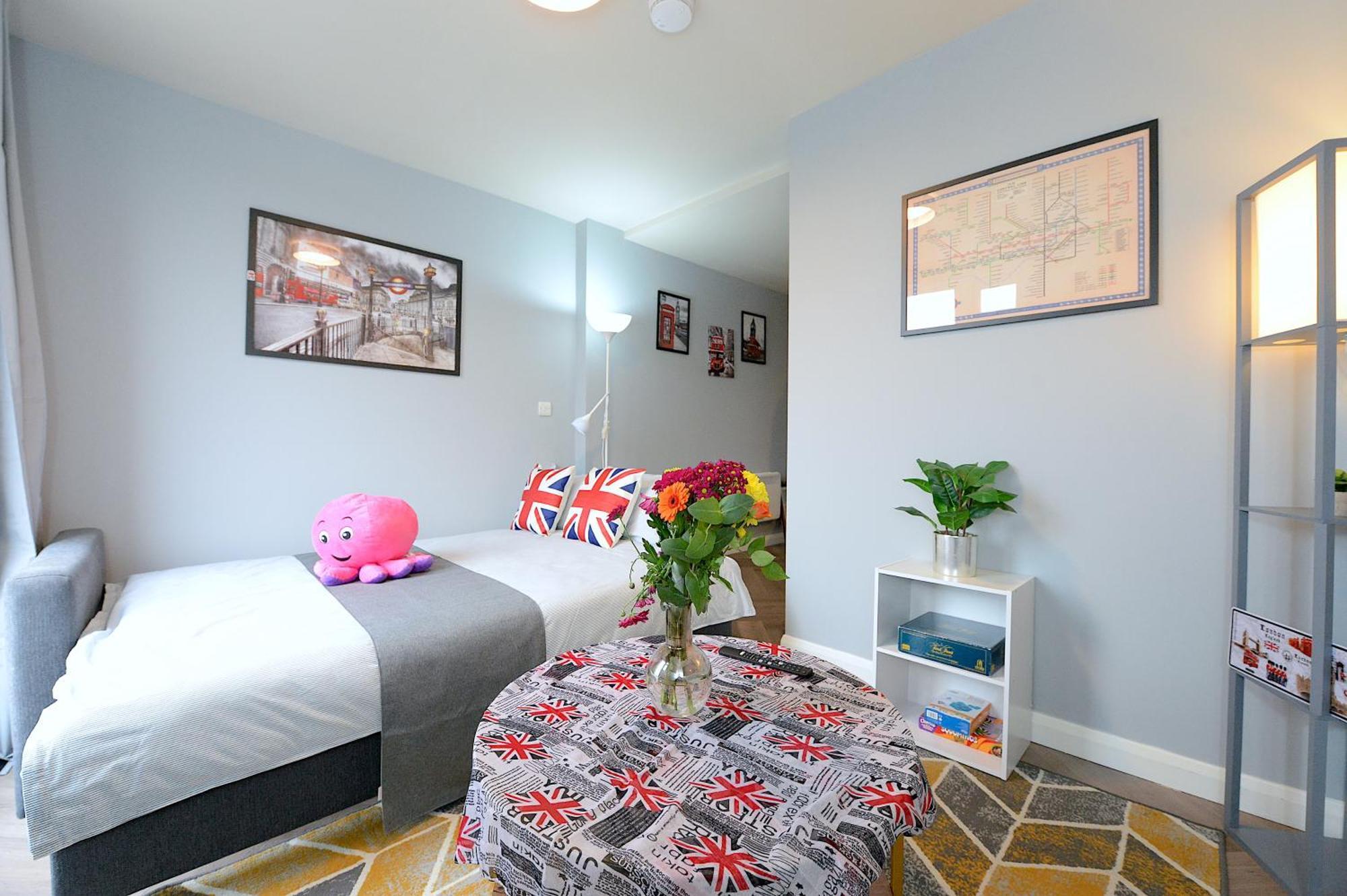 شقة 2 Bed Terraced Flat Piccadilly Line لندن المظهر الخارجي الصورة
