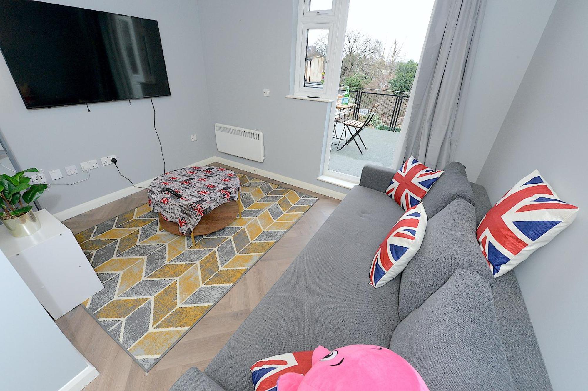 شقة 2 Bed Terraced Flat Piccadilly Line لندن المظهر الخارجي الصورة