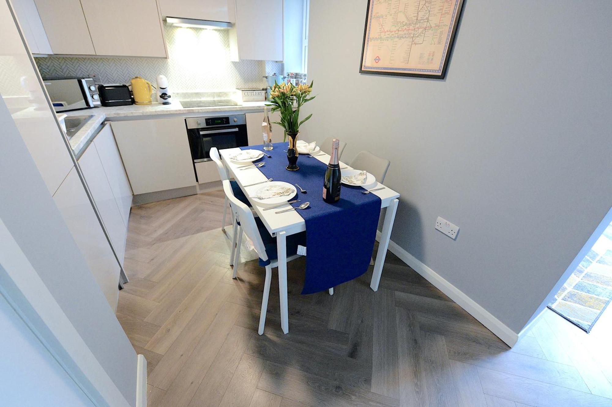شقة 2 Bed Terraced Flat Piccadilly Line لندن المظهر الخارجي الصورة