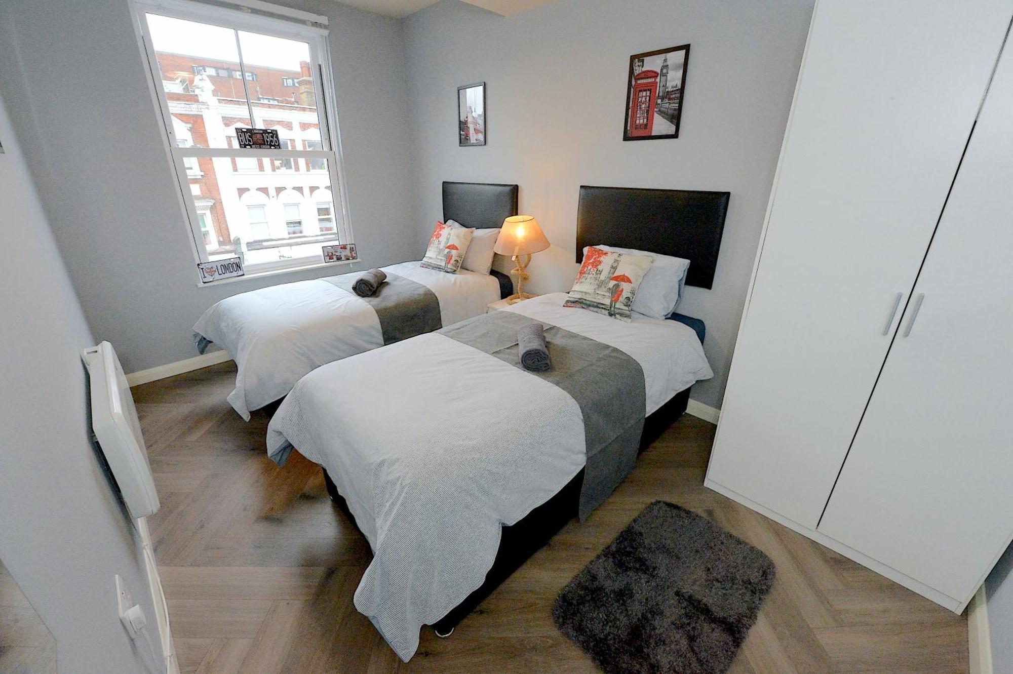 شقة 2 Bed Terraced Flat Piccadilly Line لندن المظهر الخارجي الصورة
