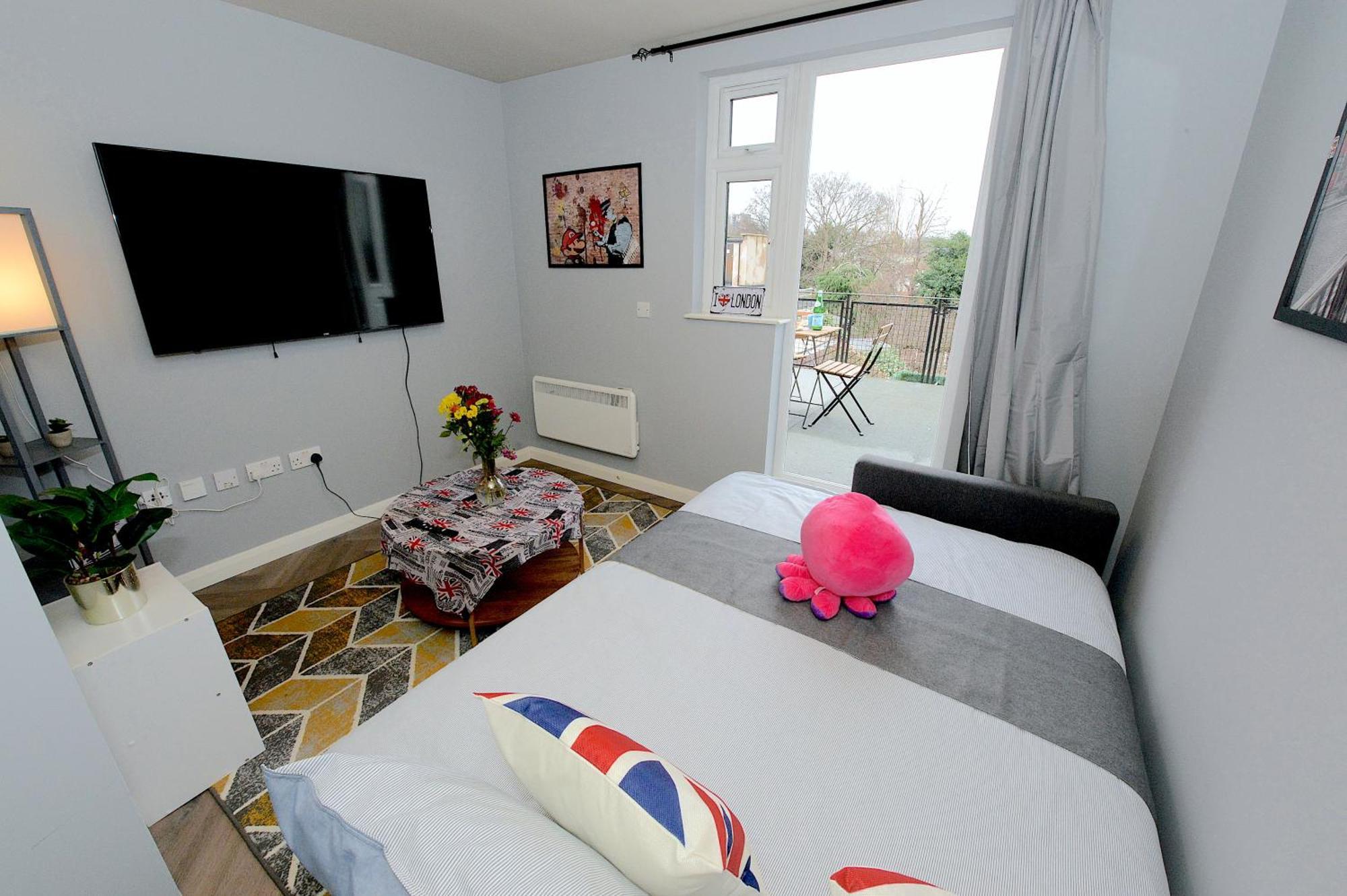 شقة 2 Bed Terraced Flat Piccadilly Line لندن المظهر الخارجي الصورة