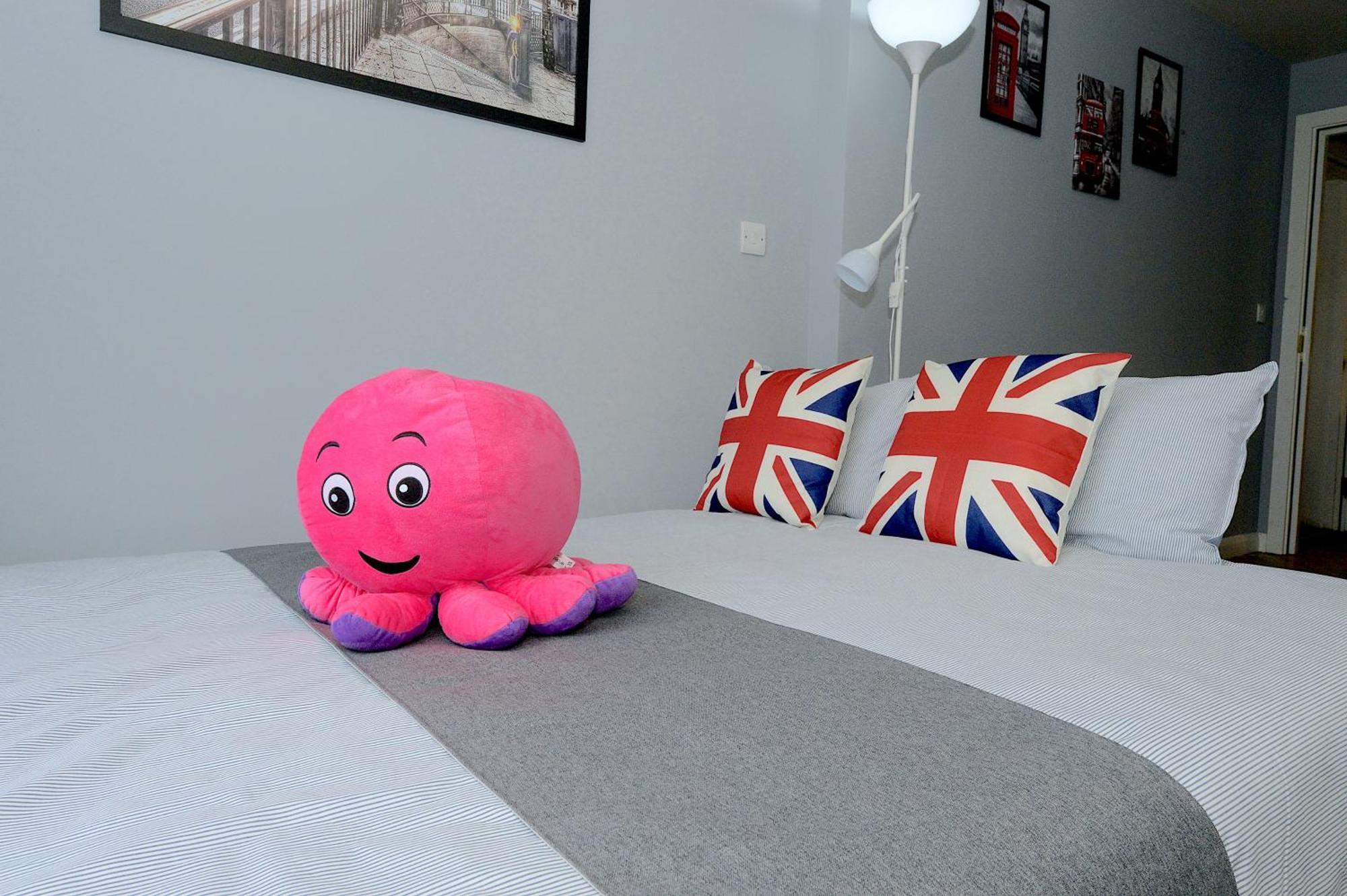 شقة 2 Bed Terraced Flat Piccadilly Line لندن المظهر الخارجي الصورة