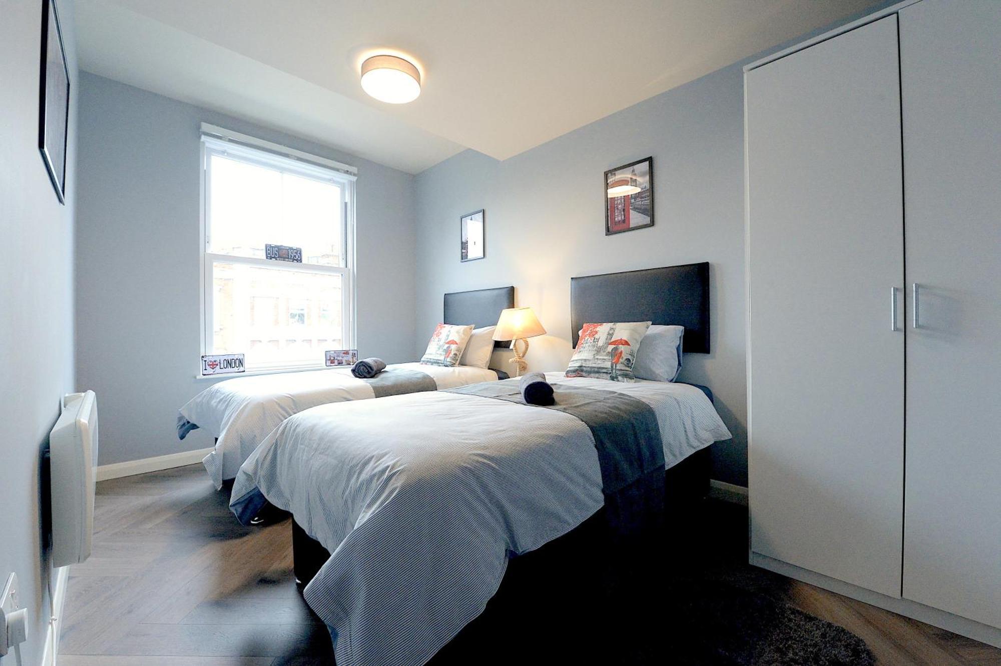 شقة 2 Bed Terraced Flat Piccadilly Line لندن المظهر الخارجي الصورة